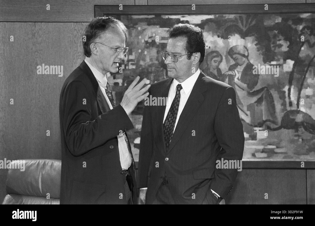 Deutschland, Bonn, 23.04.1996 Archiv : 55-22-23 Kabinettssitzung Foto : Juergen Ruettgers und Klaus Kinkel Kabinettssitzung Kabinettssitzung *** Allemagne, Bonn, 23 04 1996 Archives 55 22 23 photo Réunion du Cabinet Juergen Ruettgers et Klaus Kinkel Réunion du Cabinet Réunion du Cabinet Banque D'Images