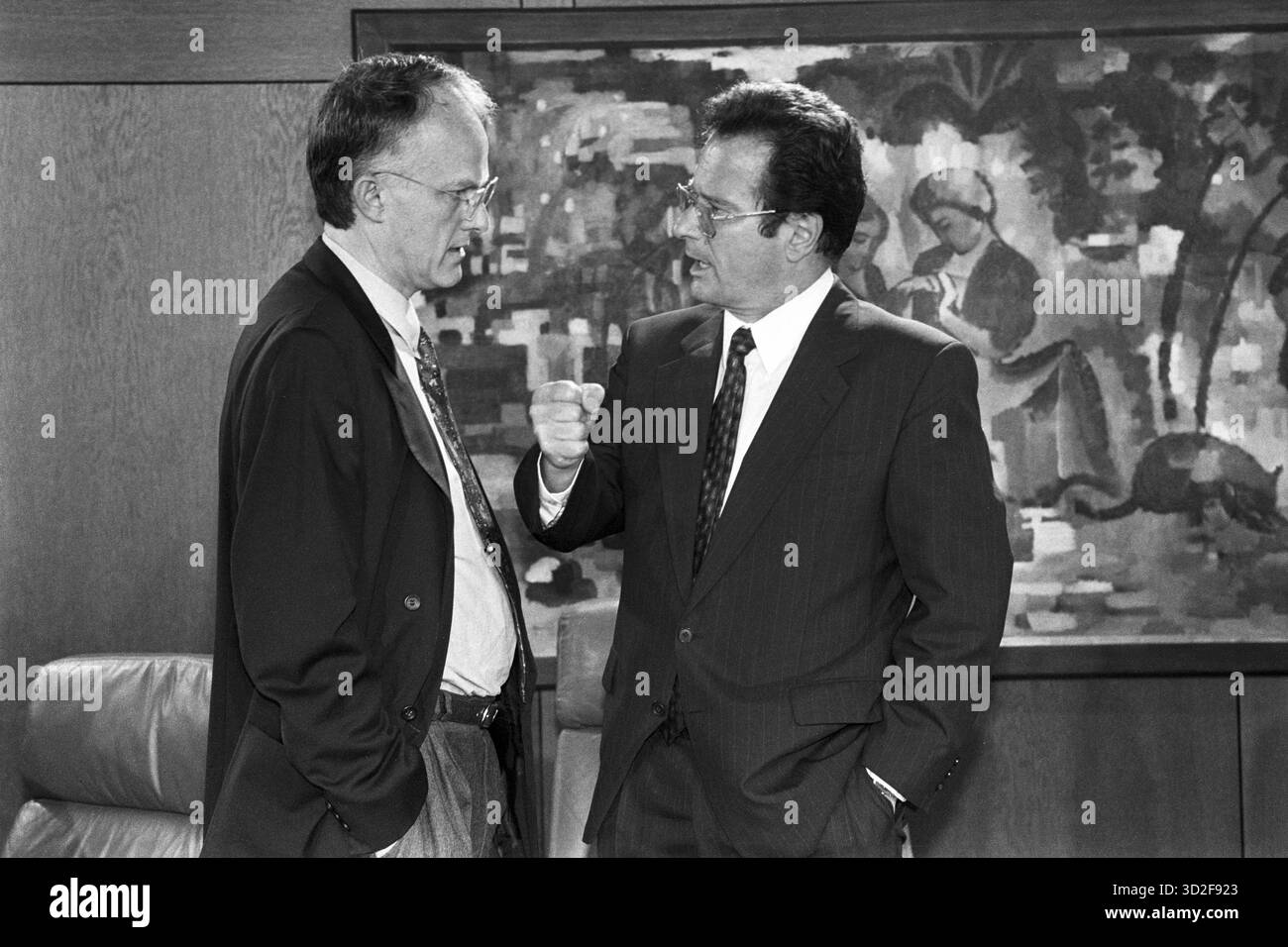 Deutschland, Bonn, 23.04.1996 Archiv : 55-22-17 Kabinettssitzung Foto : Juergen Ruettgers und Klaus Kinkel Kabinettssitzung Kabinettssitzung *** Allemagne, Bonn, 23 04 1996 Archives 55 22 17 Réunion du Cabinet photo Réunion du Cabinet Juergen Ruettgers et Klaus Kinkel Réunion du Cabinet Banque D'Images