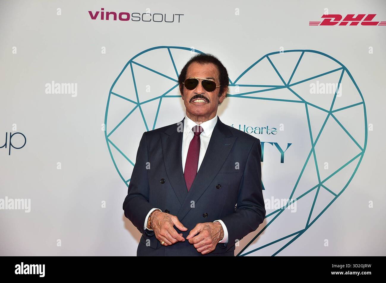 16. Gala de charité des coeurs riants Kalle Schwensen Ankunft, roter Teppich zur 16. Gala de charité des coeurs riants im JM Marriott Hotel à Berlin AM 01.11.2025 *** 16 Gala de charité des coeurs riants Kalle Schwensen arrivée, tapis rouge pour le Gala de charité des 16 coeurs riants à l'Hôtel JM Marriott à Berlin le 01 11 2025 Photopress Mueller Banque D'Images