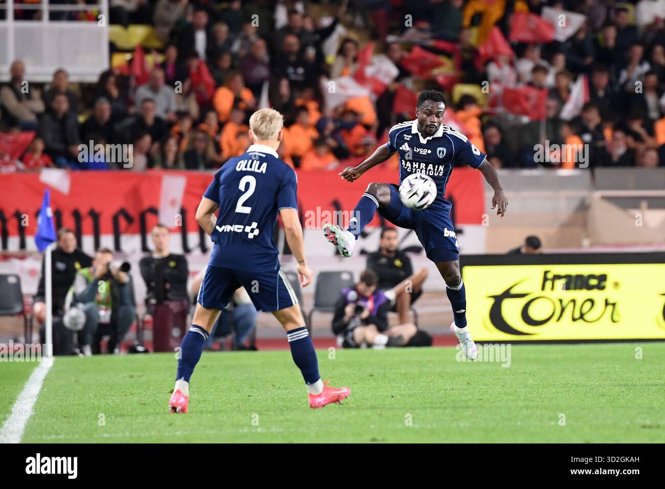 27 Moses SIMON (pfc) lors du match de Ligue 1 entre Monaco et Paris FC au stade Louis II le 1er novembre 2025 à Monaco. (Photo Philippe Lecoeur/FEP/Icon Sport) Banque D'Images