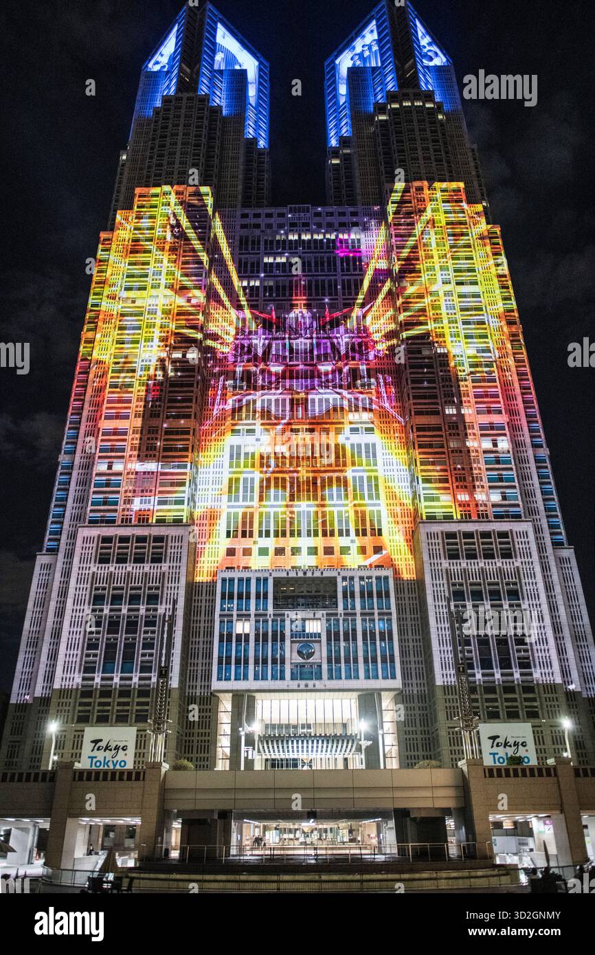 Tokyo projection Mapping Project : Night & Light : Tokyo Gundam in the future. Metropolitan Government Plaza. Japon Banque D'Images
