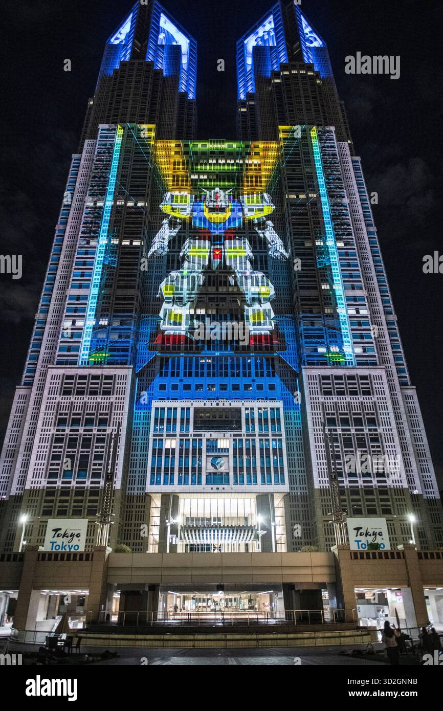 Tokyo projection Mapping Project : Night & Light : Tokyo Gundam in the future. Metropolitan Government Plaza. Japon Banque D'Images