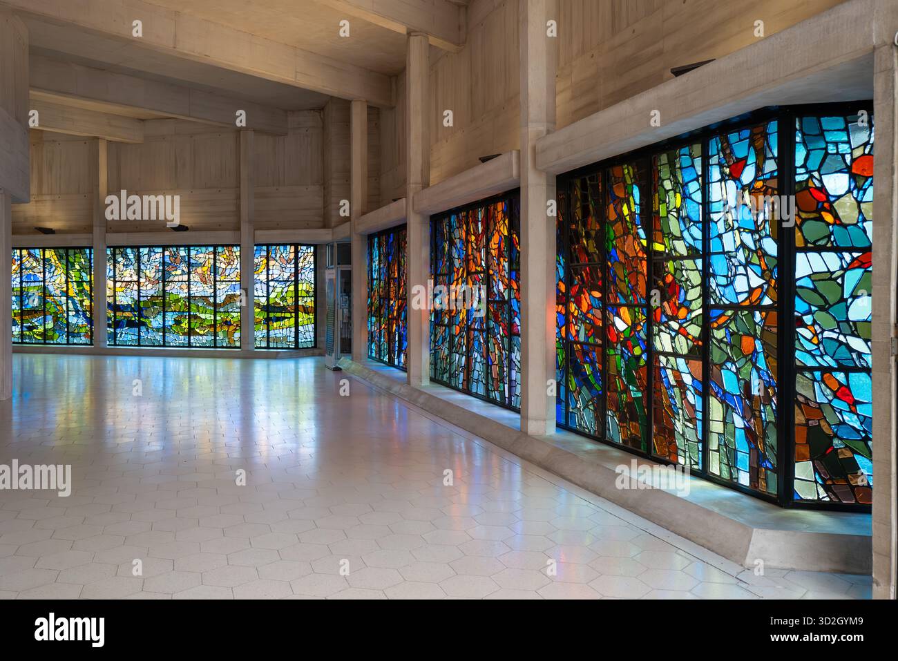 Les fenêtres en verre coloré de la cathédrale de Clifton à Bristol Royaume-Uni Banque D'Images