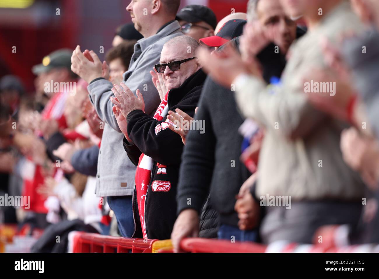 Nottingham, Royaume-Uni. 01 novembre 2025. Les fans de Nottingham Forest au Nottingham Forest contre Manchester United, EPL match, au City Ground, Nottingham, Notts. Crédit : Paul Marriott/Alamy Live News Banque D'Images
