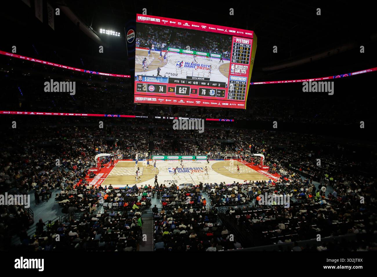 Mexico, Mexique. 1er novembre 2025. Les joueurs s'affrontent lors du match de saison régulière de la NBA 2025-2026 entre les pistons de Détroit et les Mavericks de Dallas à Mexico, capitale du Mexique, le 1er novembre 2025. Crédit : Francisco Canedo/Xinhua/Alamy Live News Banque D'Images