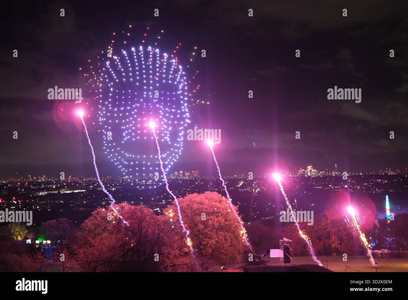 Fireworks & Drone Festival – Halloween Spooktacular. Halloween entre en collision avec Bonfire Night au légendaire Ally Pally Fireworks & Drone Festival. Banque D'Images