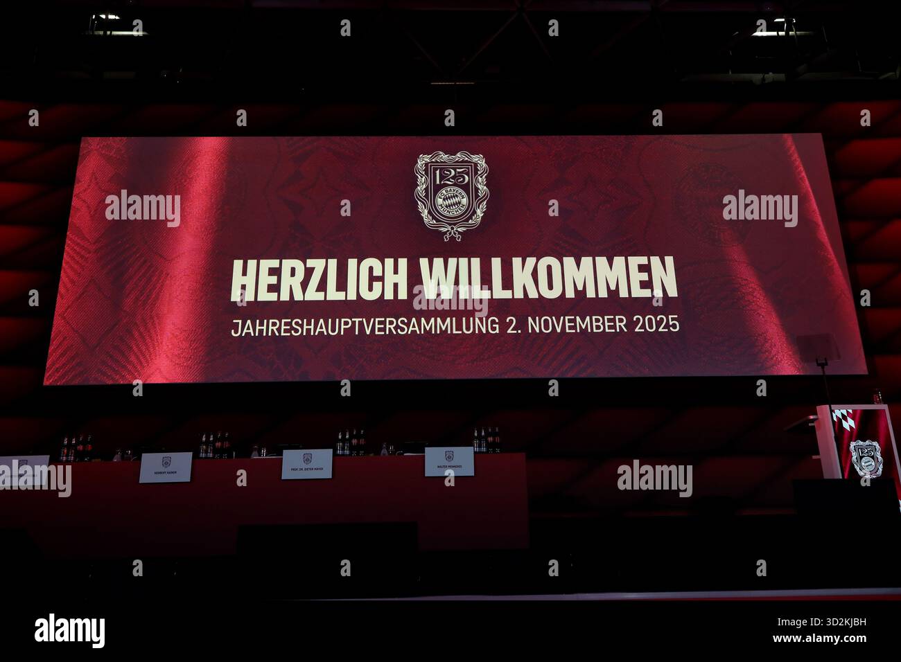 Bayern München, Jahreshauptversammlung, BMW Park Herzlich Willkommen BEI der Jahreshauptversammlung, Monitor, Begrüssung Banque D'Images