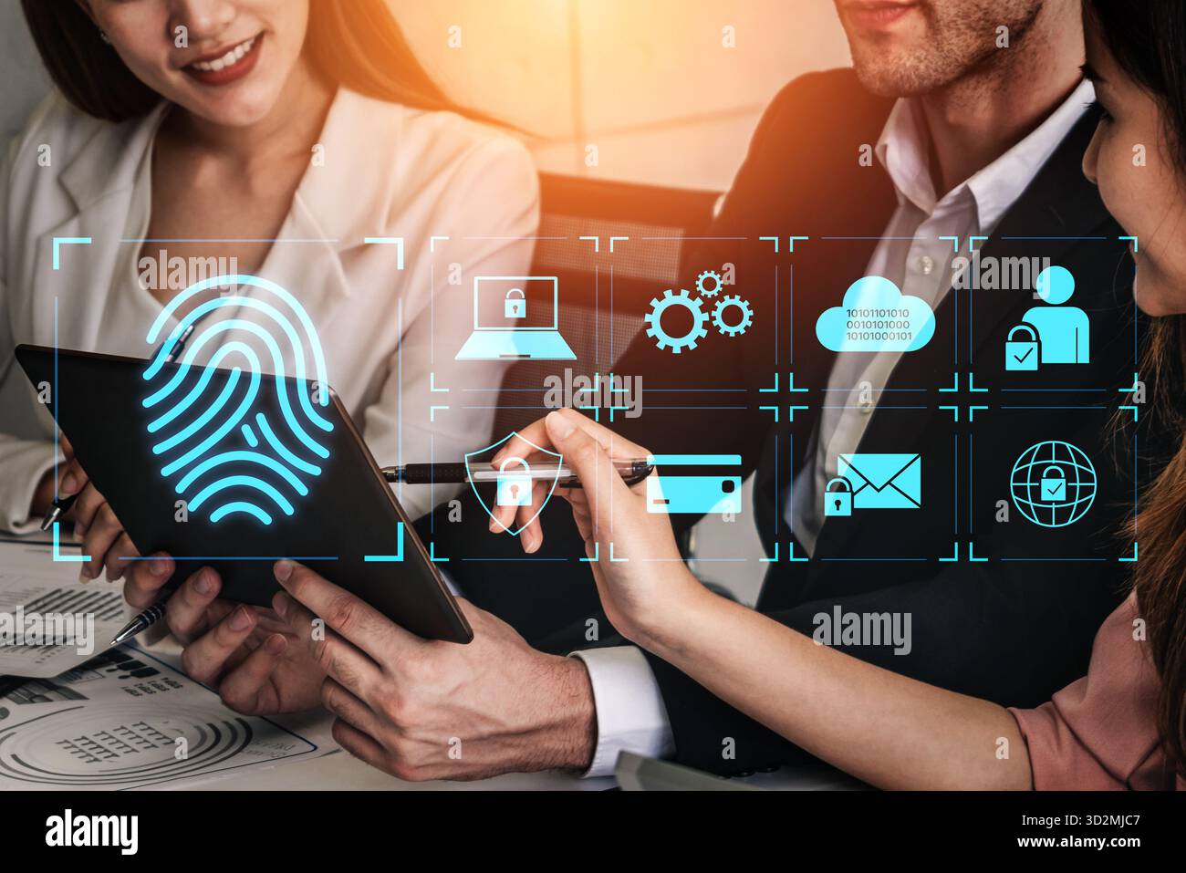 Système de protection de l'identité numérique utilisant l'authentification par empreintes digitales, le cryptage et des protocoles d'accès sécurisé sur le cloud, l'appareil et le personnel Banque D'Images