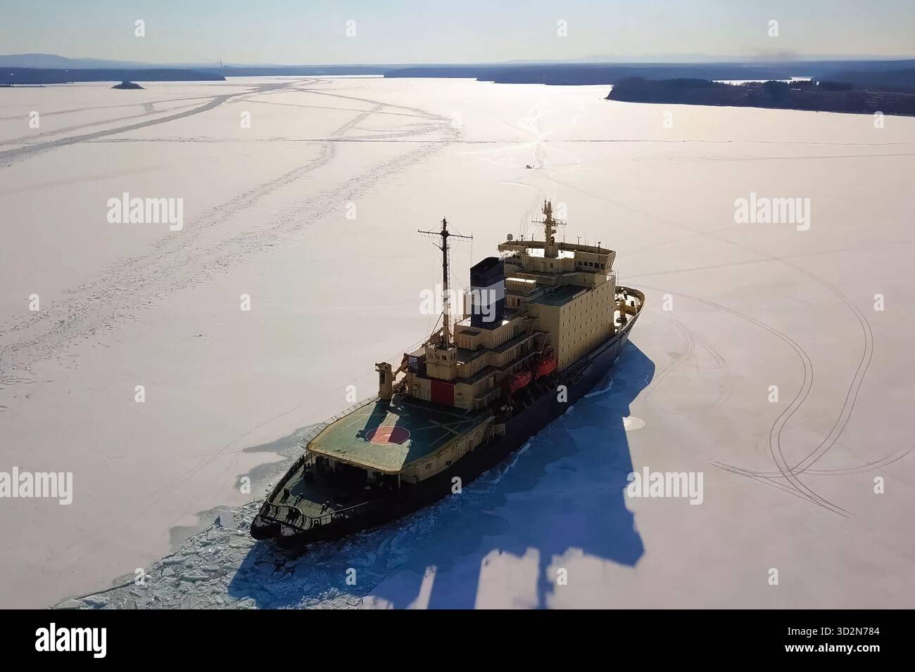 Un naldo enpaté de glace, navire de déglaçage. Banque D'Images