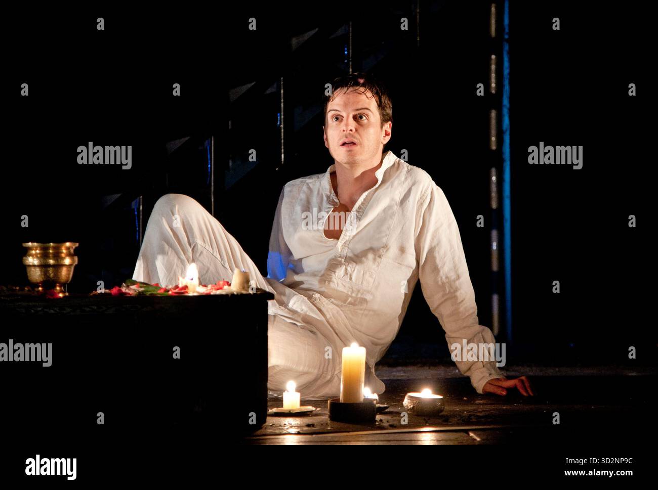 Andrew Scott (Julian) dans EMPEREUR ET GALILÉEN par Ibsen au Olivier Theatre, National Theatre (NT), Londres SE1 15/06/2011 dans une nouvelle version par Ben Power design: Paul Brown éclairage: Mark Henderson réalisateur: Jonathan Kent Banque D'Images