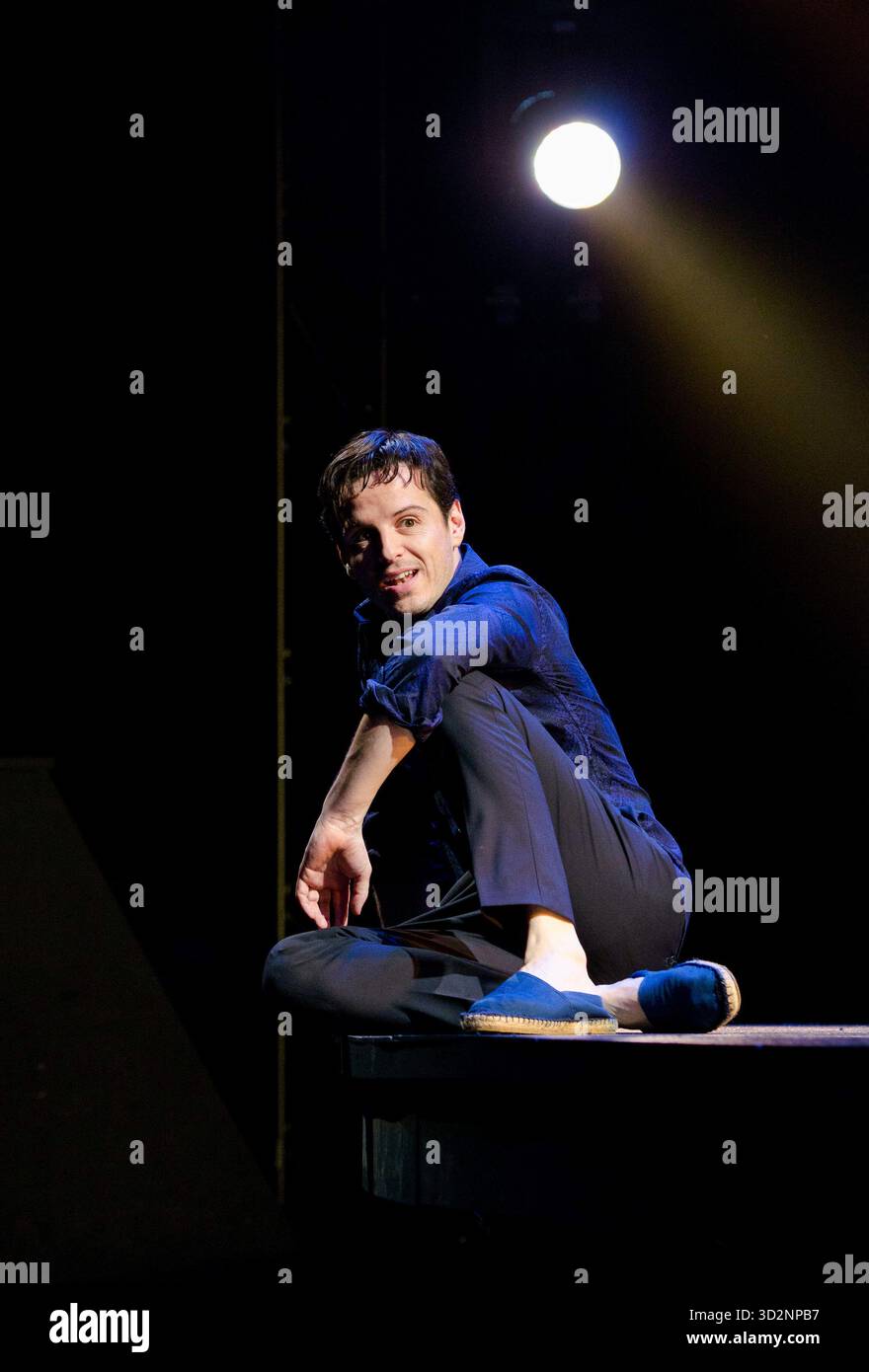 Andrew Scott (Julian) dans EMPEREUR ET GALILÉEN par Ibsen au Olivier Theatre, National Theatre (NT), Londres SE1 15/06/2011 dans une nouvelle version par Ben Power design: Paul Brown éclairage: Mark Henderson réalisateur: Jonathan Kent Banque D'Images