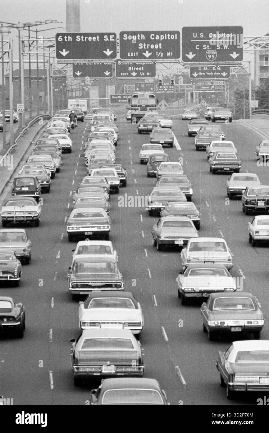 Embouteillages, files d'attente, Amérique, Washington D.C. trafic pendant la grève des bus en 1974 Banque D'Images