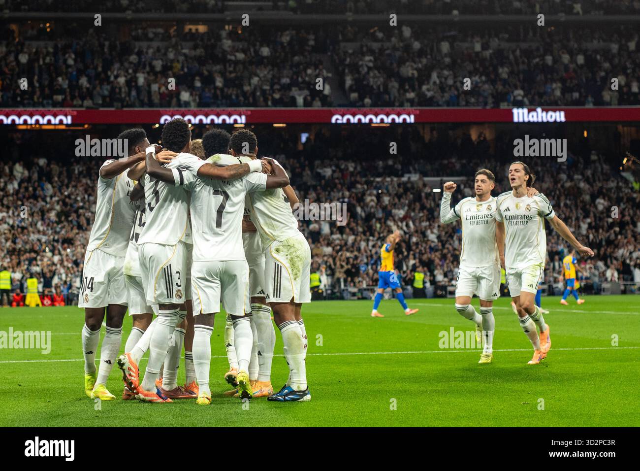 Madrid, Espagne. 01 novembre 2025. Madrid, Espagne.1er novembre 2025 plusieurs joueurs du Real Madrid célèbrent un but lors du match EA SPORTS LaLiga 2025-2026 entre le Real Madrid et Valence, ​​played au stade Santiago Bernabeu. Score final : Real Madrid 4 - 0 Valence crédit : D. Canales Carvajal/Alamy Live News Banque D'Images