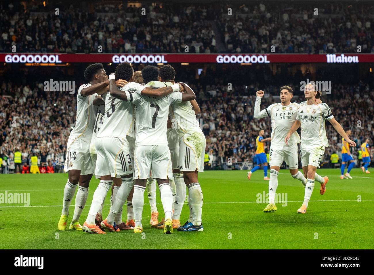 Madrid, Espagne. 01 novembre 2025. Madrid, Espagne.1er novembre 2025 plusieurs joueurs du Real Madrid célèbrent un but lors du match EA SPORTS LaLiga 2025-2026 entre le Real Madrid et Valence, ​​played au stade Santiago Bernabeu. Score final : Real Madrid 4 - 0 Valence crédit : D. Canales Carvajal/Alamy Live News Banque D'Images