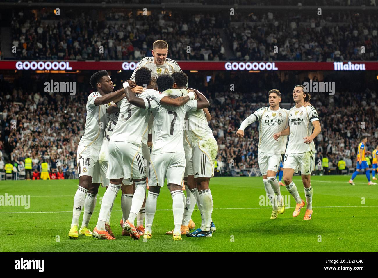 Madrid, Espagne. 01 novembre 2025. Madrid, Espagne.1er novembre 2025 plusieurs joueurs du Real Madrid célèbrent un but lors du match EA SPORTS LaLiga 2025-2026 entre le Real Madrid et Valence, ​​played au stade Santiago Bernabeu. Score final : Real Madrid 4 - 0 Valence crédit : D. Canales Carvajal/Alamy Live News Banque D'Images