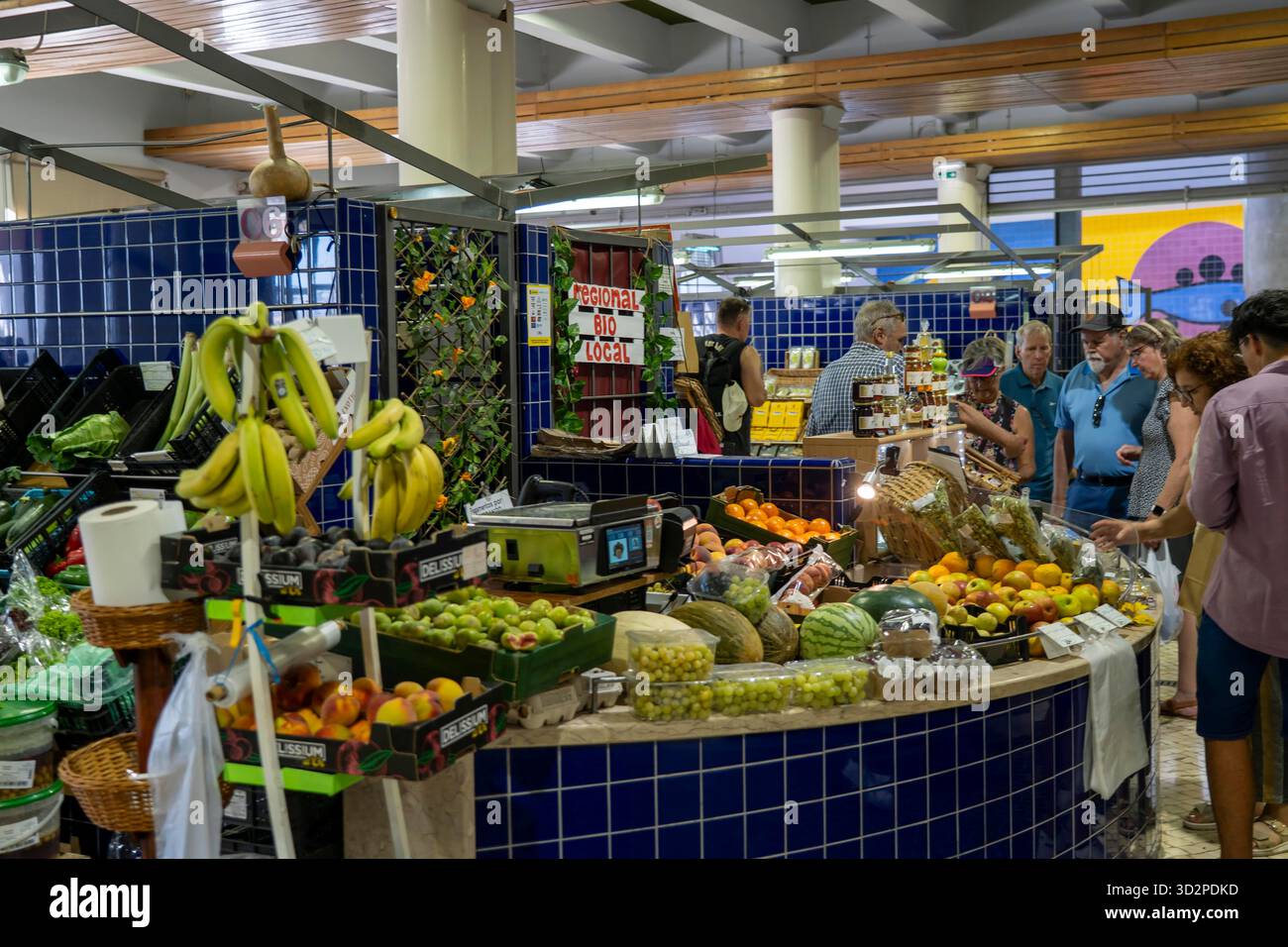 Le marché central, Markthalle, Mercado Municipal de Lagos, sur trois étages, offre toutes sortes de nourriture, fruits et légumes, de Lagos, à l'ouest Banque D'Images