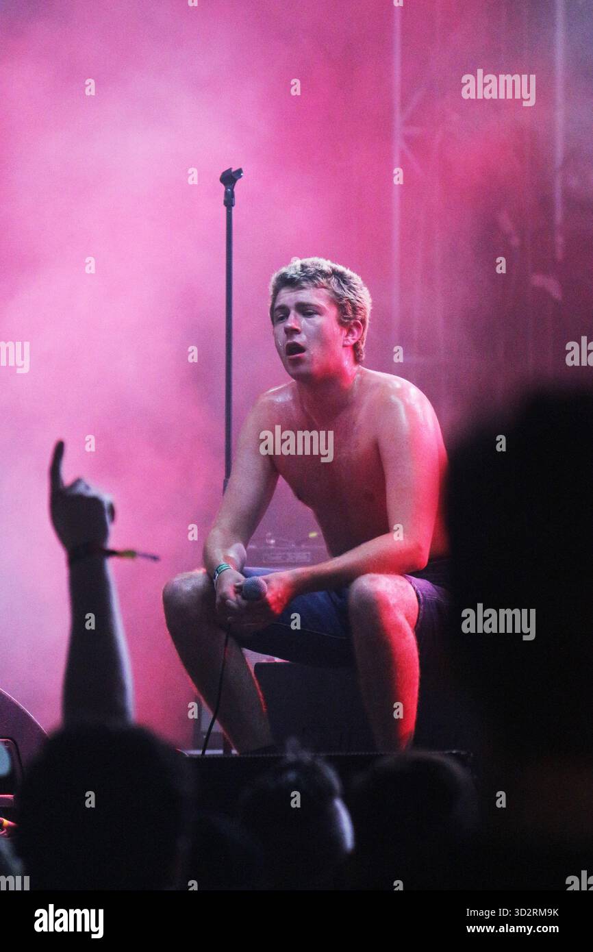 Charlie Steen, chanteur du groupe post-punk britannique Shame au Sziget Festival de Budapest, Hongrie Banque D'Images