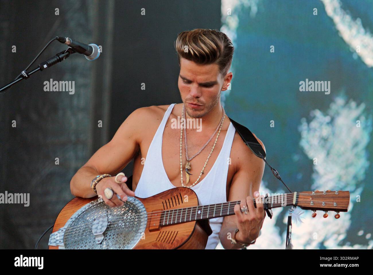 Jökull Júlíusson, leader du groupe islandais de blues rock Kaleo au Sziget Festival de Budapest, Hongrie Banque D'Images
