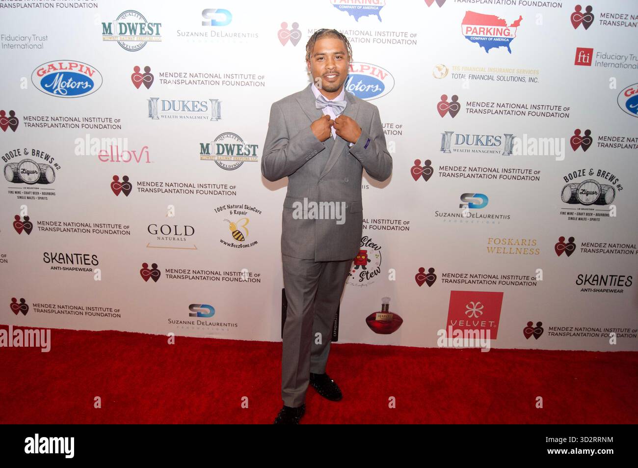 Young Retro assiste au gala des Fêtes de la MNITF au Beverly Wilshire, Un hôtel four Seasons, le 2 novembre 2025 à Beverly Hills, CA. Banque D'Images