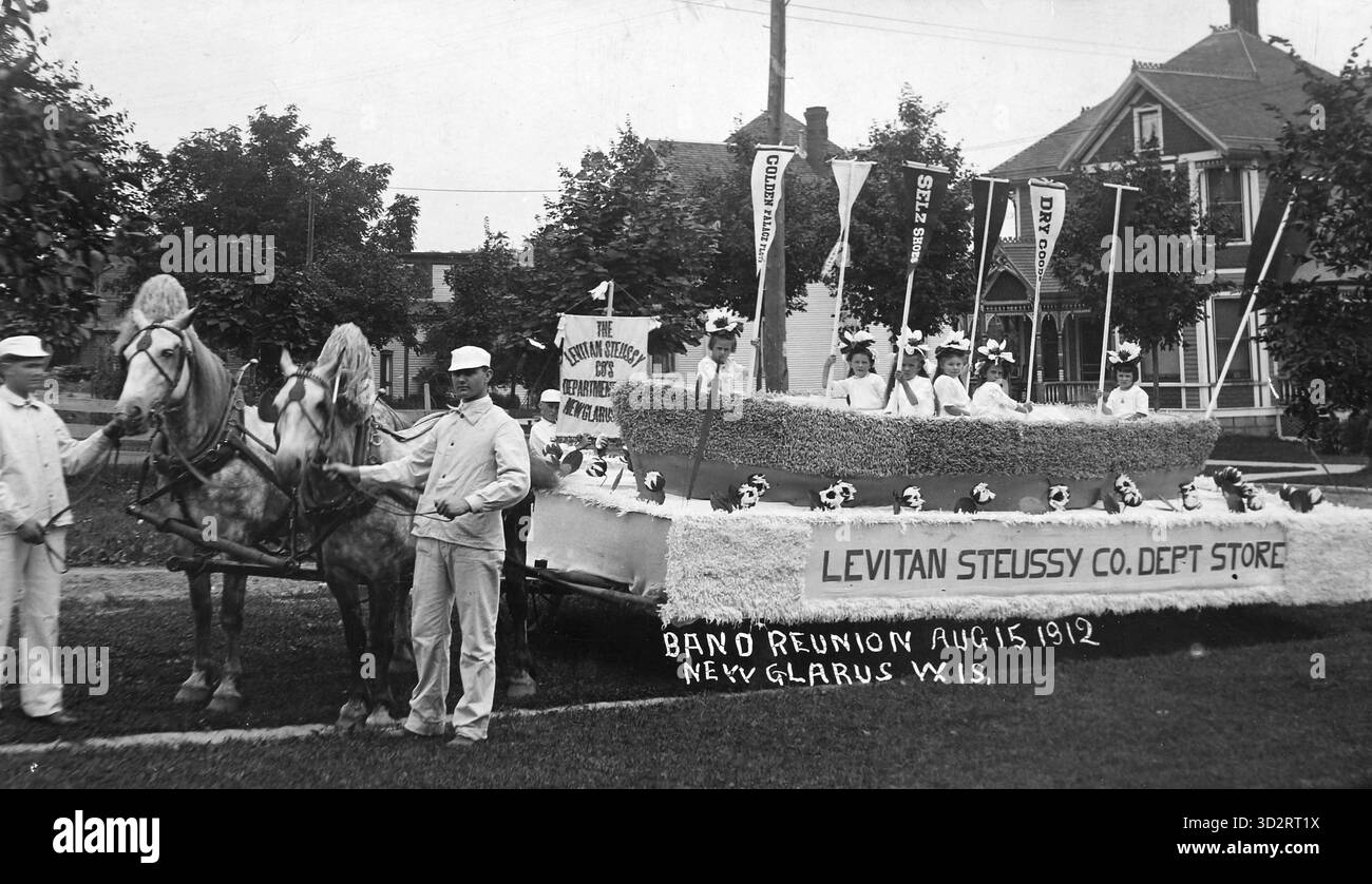 Parade flottant à New Glarus, Wisconsin, vers 1914. Banque D'Images