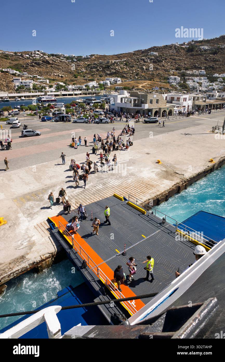 Mykonos est une île du groupe des Cyclades dans la mer Égée. Il est populairement connu pour son atmosphère de fête estivale. Banque D'Images