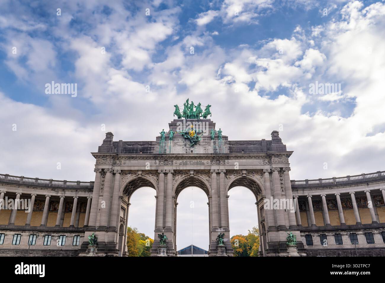 Arc du Cinquantenaire dans le parc du Cinquantenaire à Bruxelles, Bruxelles, Belgique Banque D'Images