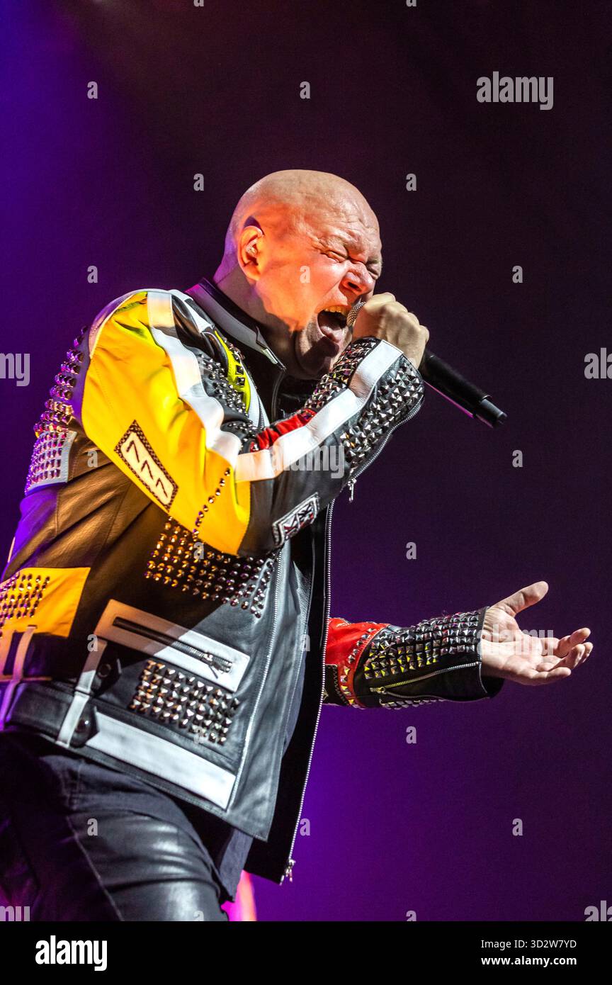 Michael Kiske von Helloween live BEI einem Konzert ihrer 40 Years Anniversary Tour in der Barclays Arena. Hambourg, 01.11.2025 Banque D'Images