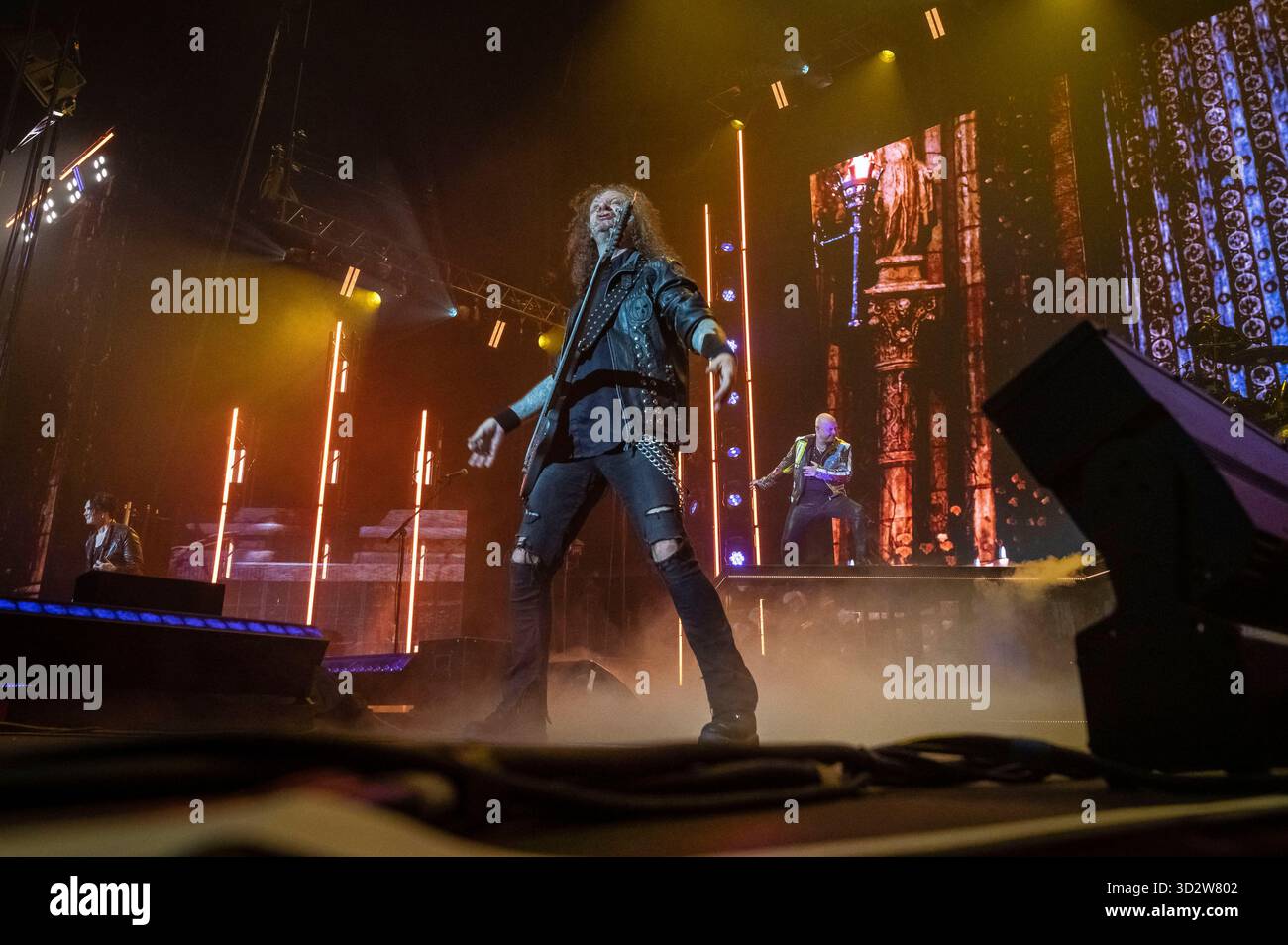 Sascha Gerstner, Markus Grosskopf und Michael Kiske von Helloween live BEI einem Konzert ihrer 40 Years Anniversary Tour in der Barclays Arena. Hambourg, 01.11.2025 Banque D'Images