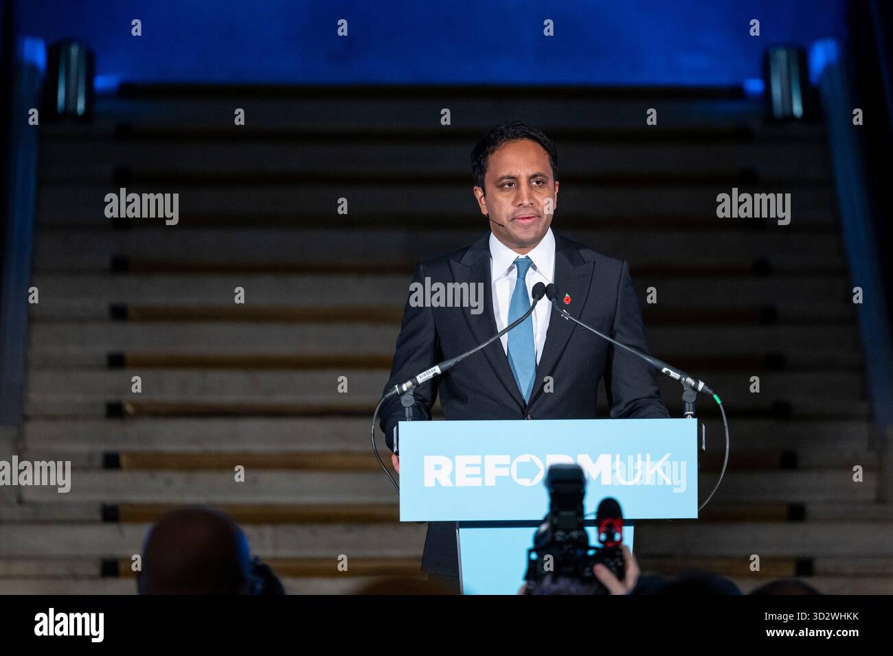 Londres, Royaume-Uni. 3 novembre 2025. Zia Yusuf, responsable de la politique, prend la parole lors d’une conférence de presse de Reform UK au Banking Hall de la ville de Londres, présentant les politiques de déréglementation financière du parti visant à créer une économie britannique favorable à l’entrepreneuriat. Credit : Stephen Chung / Alamy Live News Banque D'Images