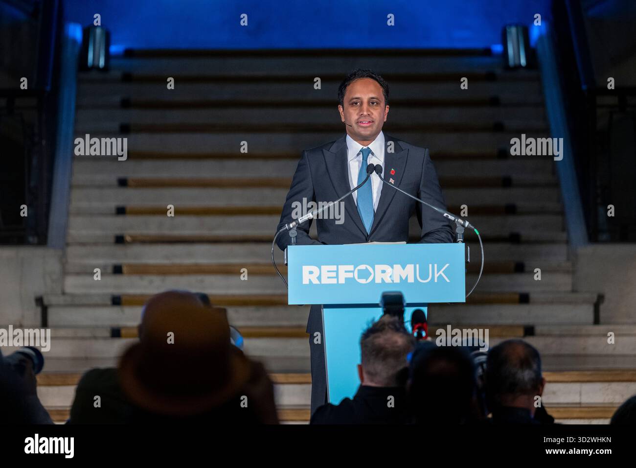 Londres, Royaume-Uni. 3 novembre 2025. Zia Yusuf, responsable de la politique, prend la parole lors d’une conférence de presse de Reform UK au Banking Hall de la ville de Londres, présentant les politiques de déréglementation financière du parti visant à créer une économie britannique favorable à l’entrepreneuriat. Credit : Stephen Chung / Alamy Live News Banque D'Images