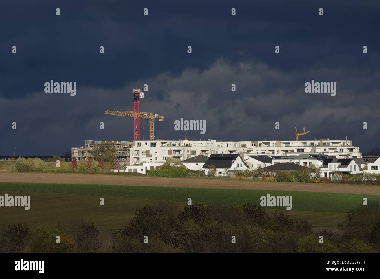 Grue de construction dans le quartier résidentiel Mittelrain, Solpark, Hessental, quartier résidentiel, résidentiel, immobilier, urbain, Schwaebisch Hall Hoh Banque D'Images