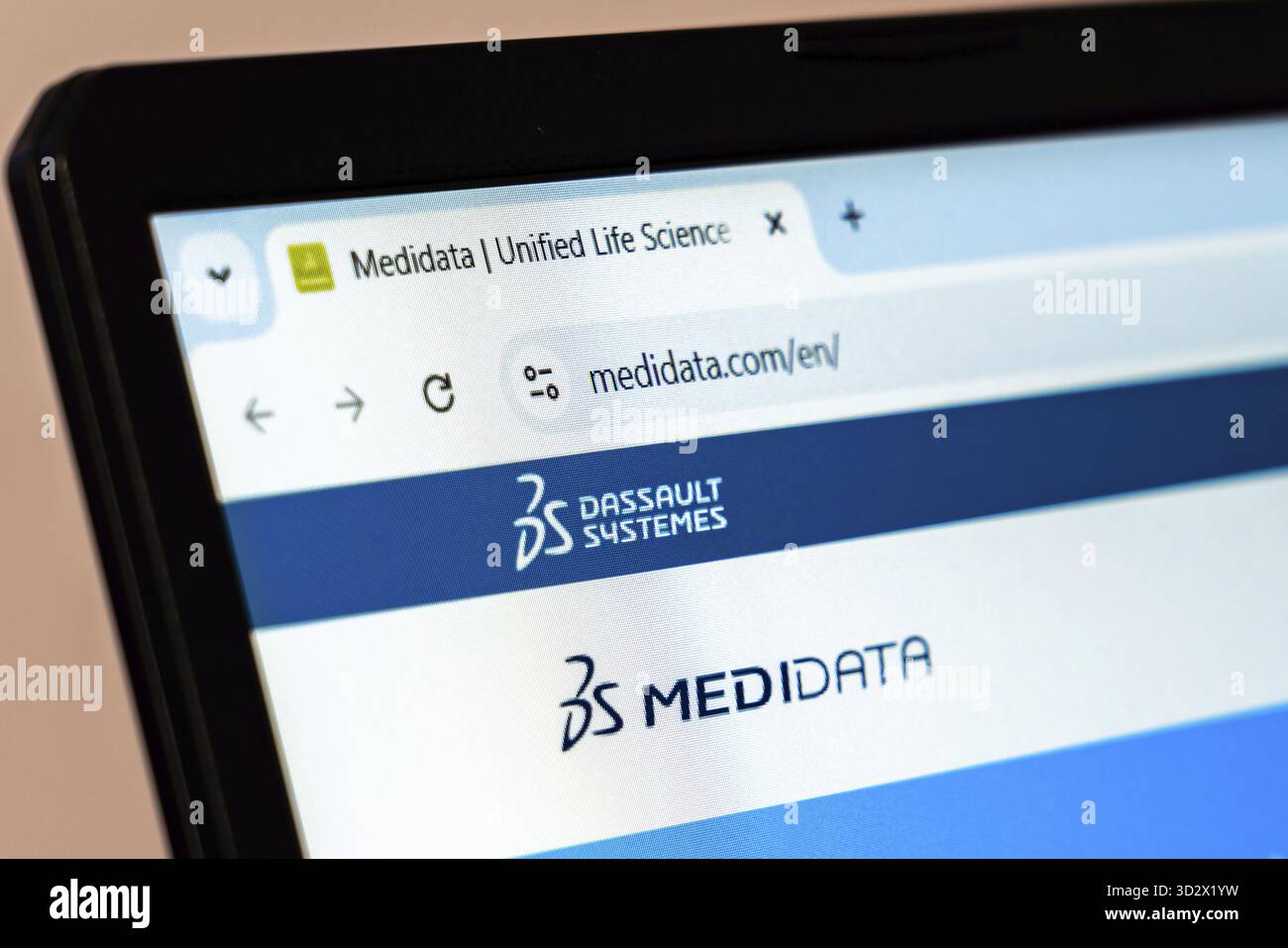 New York, États-Unis - 26 janvier 2025 : affichage sur l'écran d'un ordinateur portable du site officiel Medidata présentant les solutions Dassault systèmes pour les sciences de la vie Banque D'Images