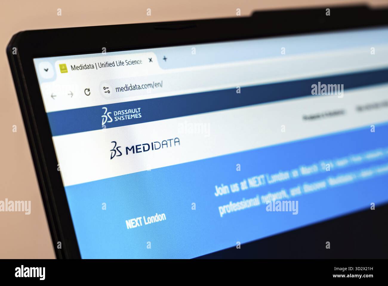 New York, États-Unis - 26 janvier 2025 : affichage sur l'écran d'un ordinateur portable du site officiel Medidata présentant les solutions Dassault systèmes pour les sciences de la vie Banque D'Images