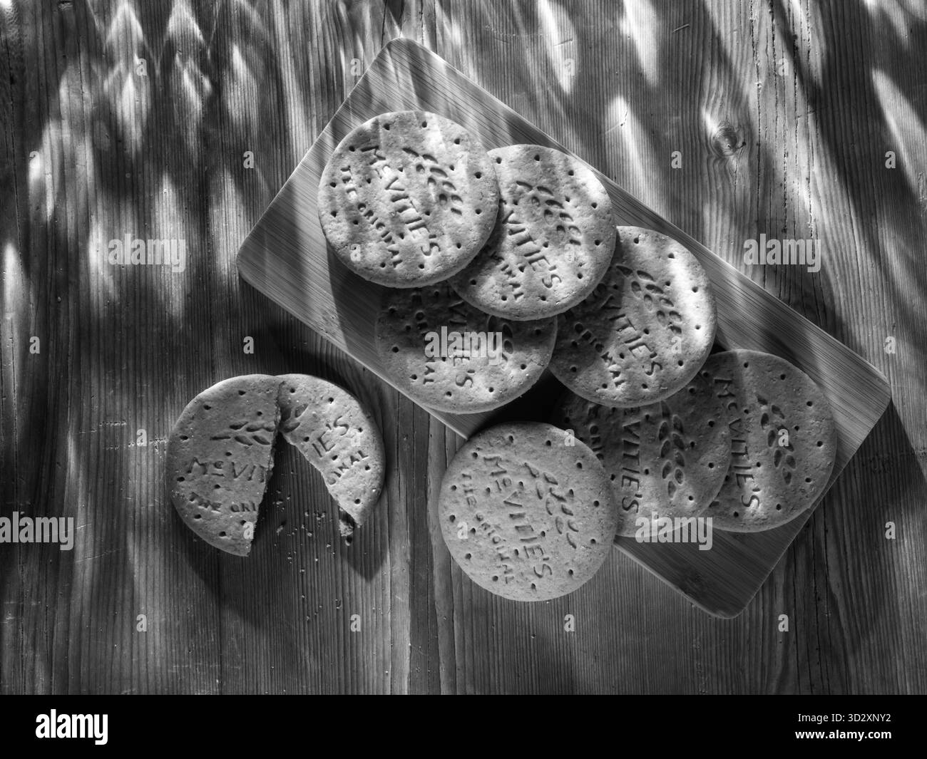 BISCUITS DIGESTIFS MCVITES BISCUITS DIGESTIFS LE BISCUIT ORIGINAL DE FARINE SUCRÉE DE BLÉ EST ORIGINAIRE D'ÉCOSSE DÉVELOPPÉ PAR DES MÉDECINS POUR FACILITER LA DIGESTION 1892 Banque D'Images