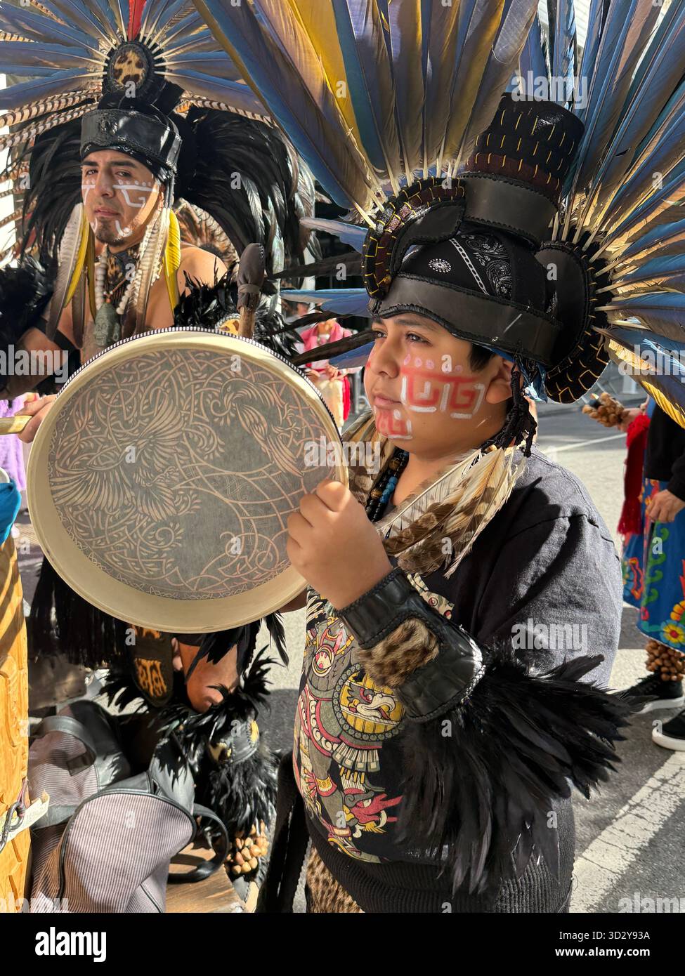 La 4e parade annuelle de la Journée des peuples autochtones à New York célèbre la force, la culture et les traditions des communautés autochtones et autochtones de toutes les Amériques. Banque D'Images