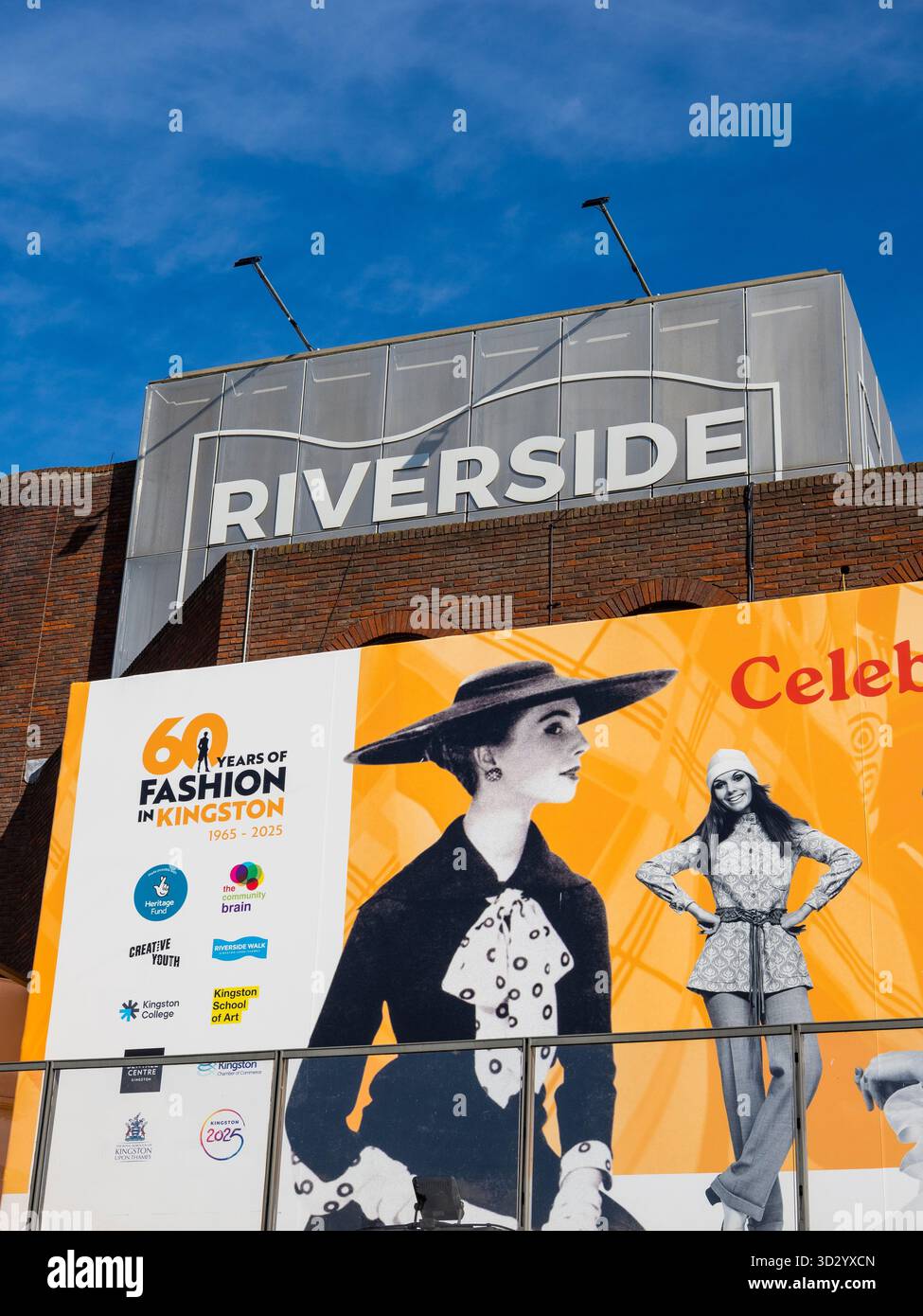 60 ans de mode à Kingston, Riverside, Kingston-uopn-Thames, Londres, Angleterre, UK, GB. Banque D'Images