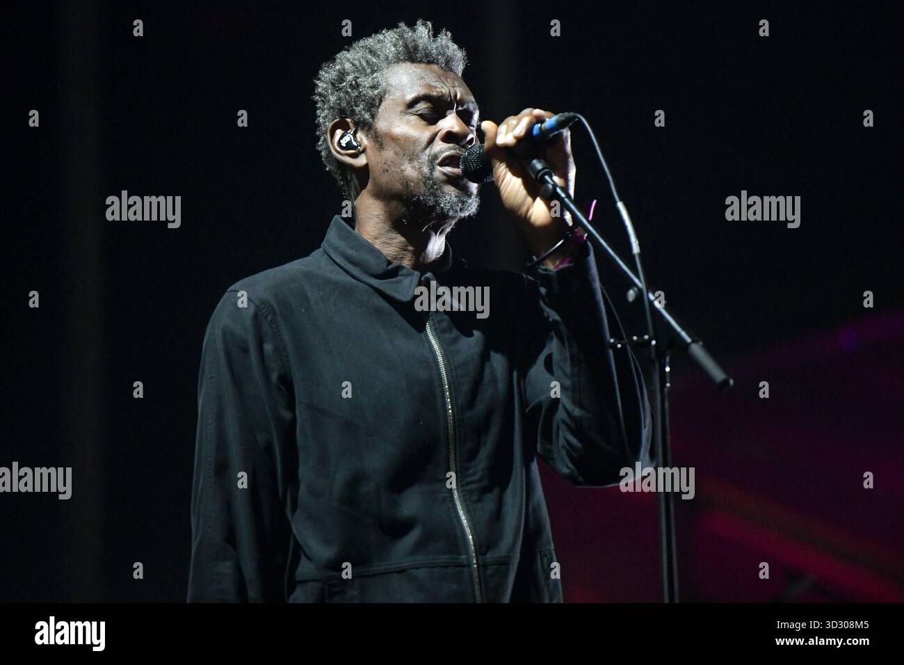 Buenos Aires (2 novembre 2025). Le groupe britannique massive Attack (Daddy G, chant) se produisant en concert au Music Wins Festival. Banque D'Images