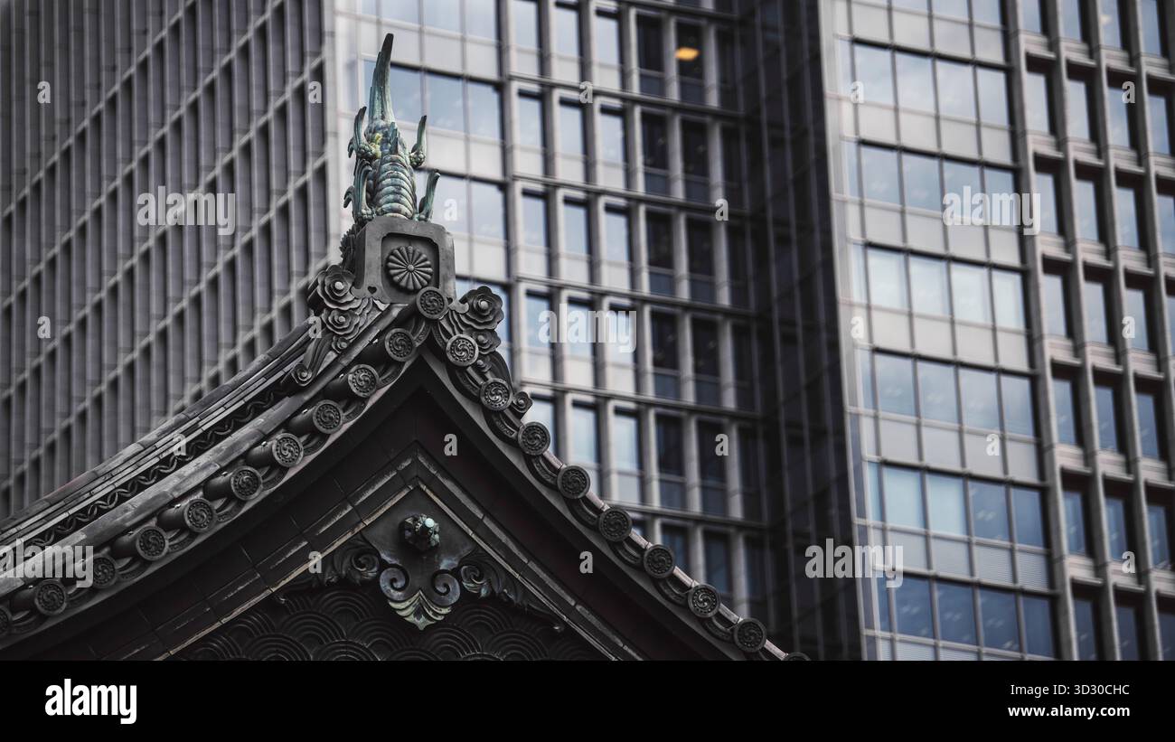 Photographie architecturale fine-art capturant l'horizon de Tokyo, la géométrie moderne et le design minimaliste, mettant en valeur l'innovation et la beauté urbaine. Banque D'Images