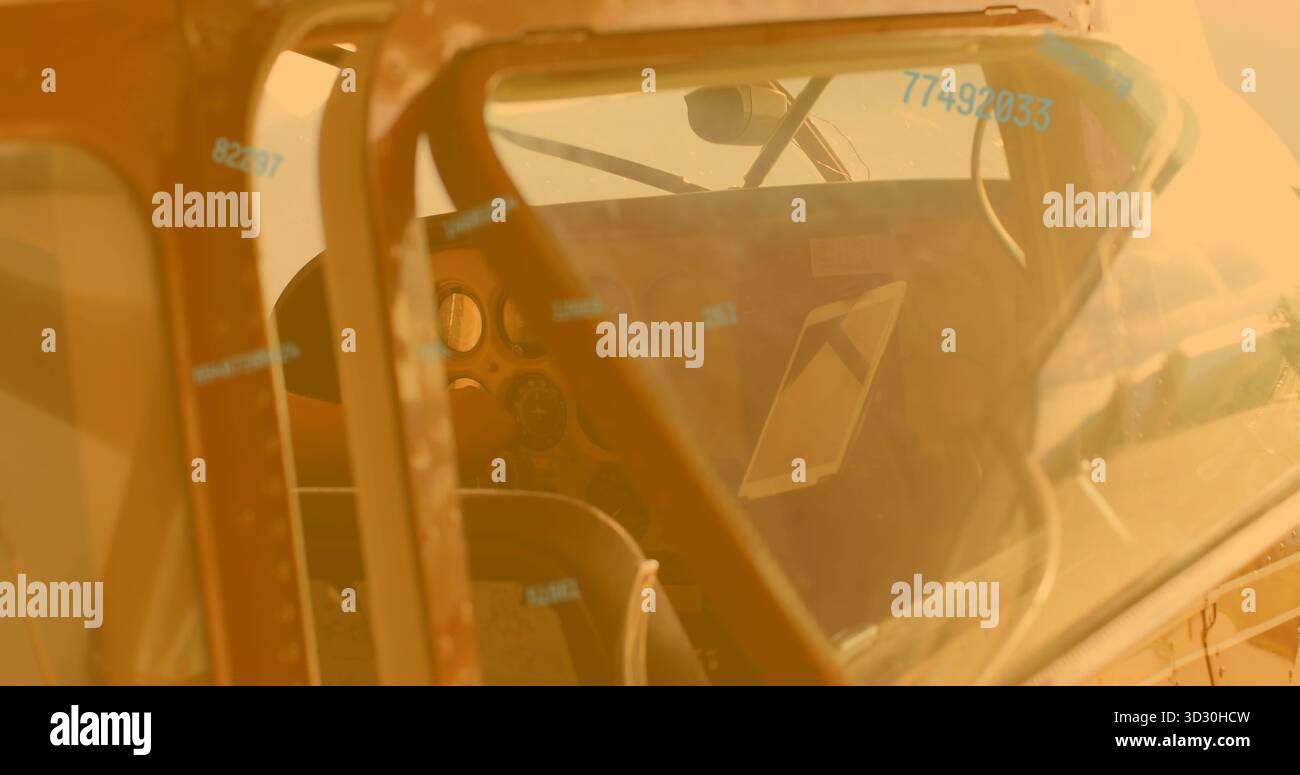 Affichage de l'intérieur du cockpit d'avion vide sur tarmac, avec tableau de bord et étrier de commande Banque D'Images