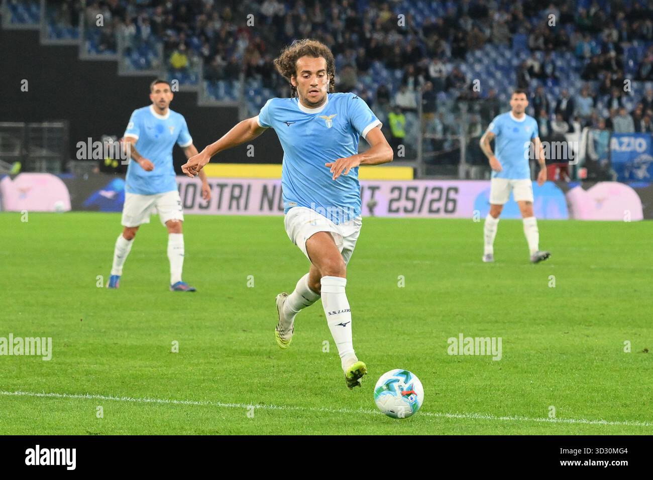 Rome, Italie. 3 novembre 2025, stade Olimpico, Rome, Italie ; Serie A Enilive Football match ; Lazio contre Cagliari ; Matteo Guendouzi de SS Lazio court avec le ballon crédit : Roberto Ramaccia/Alamy Live News Banque D'Images