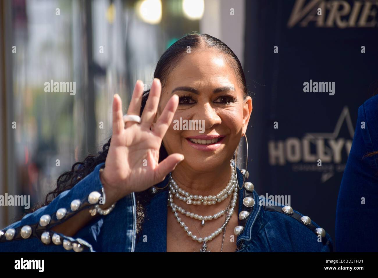 Los Angeles, Californie, le 3 novembre 2025. La musicienne Sheila E assiste à la cérémonie Hollywood Walk of Fame en l'honneur de Sherri Shepherd à Los Angeles, Californie, le 3 novembre 2025. Crédit : Sharon Graphics/Alamy Live News Banque D'Images