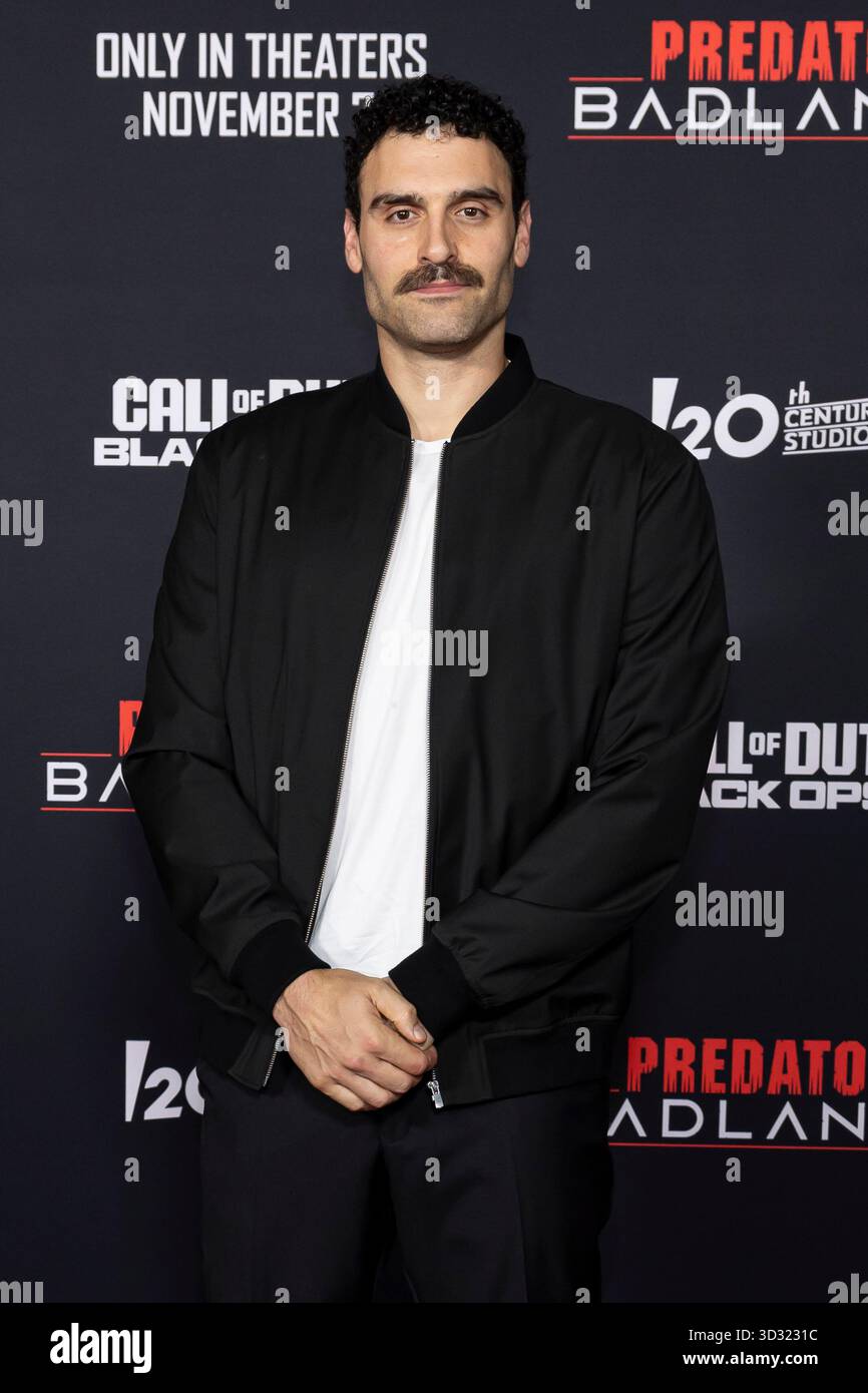 Los Angeles, États-Unis. 03 Nov, 2025. Dane DiLiegro assiste à l'arrivée de la première mondiale de 20th Century Studios de "PREDATOR : BADLANDS" au TCL Chinese Theatre à Los Angeles, CA le 3 novembre 2025. (Photo de Corine Solberg/Sipa USA) crédit : Sipa USA/Alamy Live News Banque D'Images