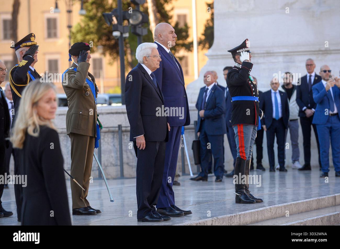 Italie, Rome, 4 novembre 2025 : Journée des forces armées, cérémonie à l'autel de la patrie, sur la photo (R) le président Sergio Mattarella et Guido Crosetto, ministre de la Défense photo © Stefano Carofei/Sintesi/Alamy Live News Banque D'Images