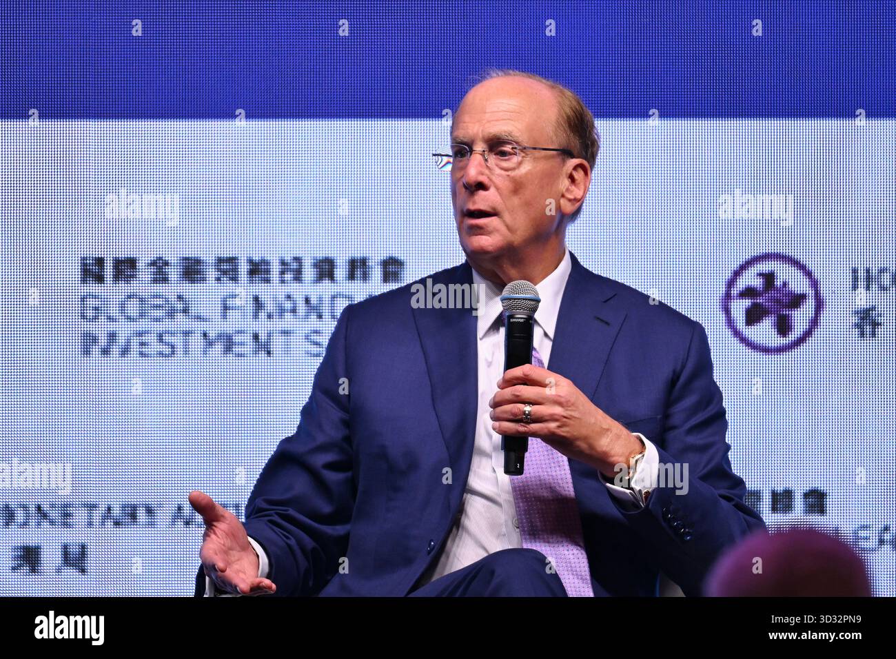 Hong Kong, Hong Kong. 04th Nov, 2025. Larry Fink, Président-directeur général de BlackRock, s'exprimant lors du Sommet mondial sur l'investissement des leaders financiers 2025 le 4 novembre 2025 à Hong Kong. (Photo de Kobe Li/Nexpher images/Sipa USA) crédit : Sipa US/Alamy Live News Banque D'Images