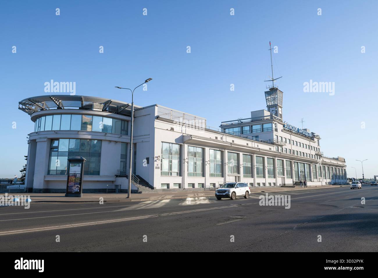 NIJNI NOVGOROD, RUSSIE - 05 SEPTEMBRE 2024 : vue du bâtiment de la Volga Shipping Company par un matin ensoleillé de septembre Banque D'Images