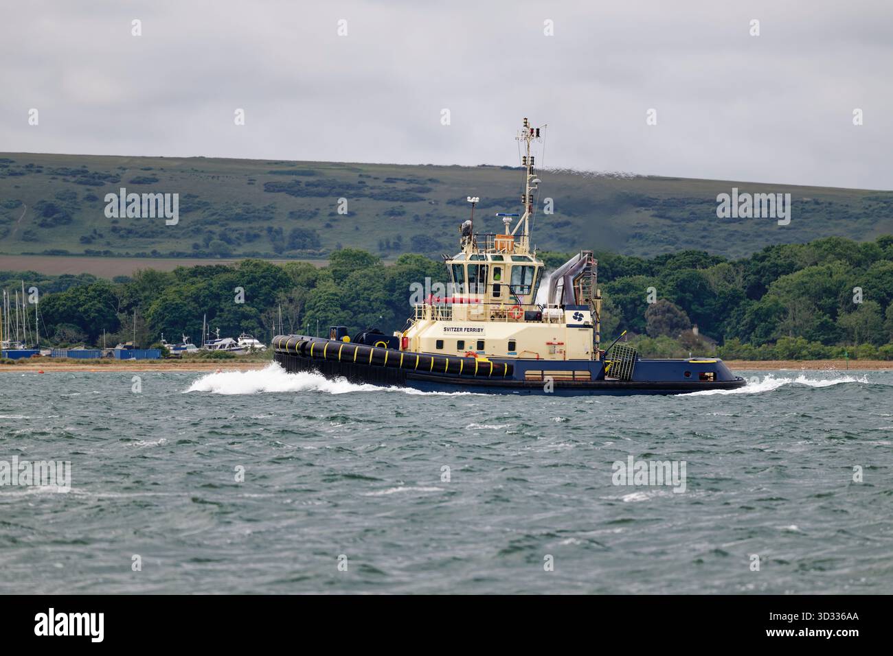 Svitzer Ferriby un remorqueur construit par Damen actuellement basé au port de Southampton, sur la côte sud de l'Angleterre, retournant au port le long du Solent Banque D'Images