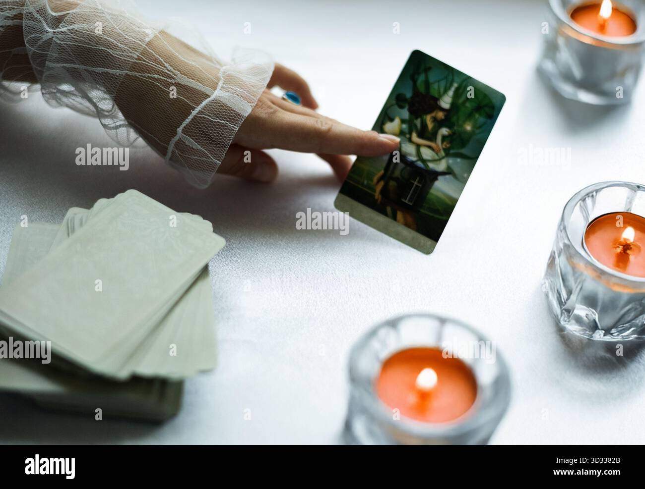 Le lecteur de tarot fait une lecture Banque D'Images