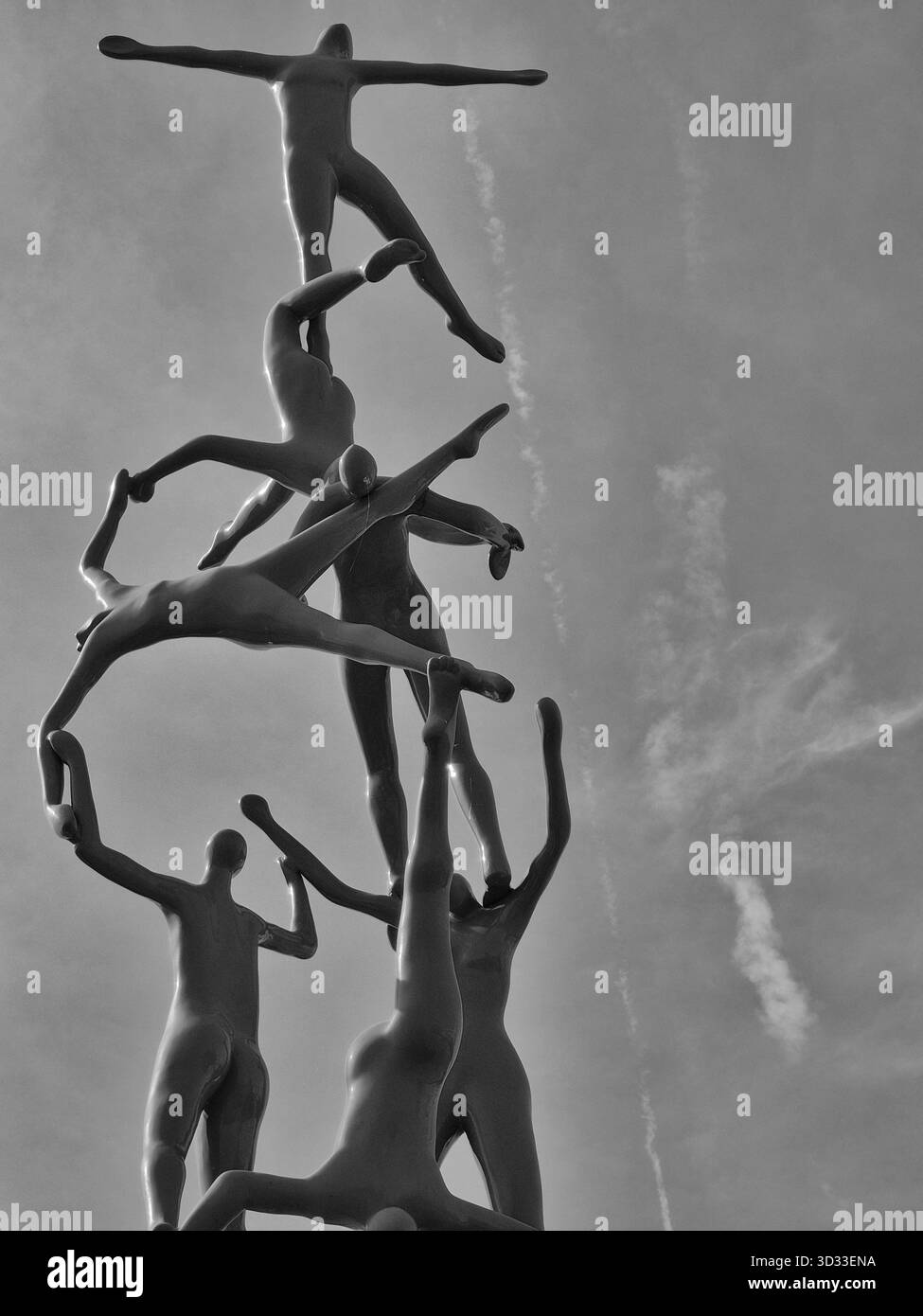 La sculpture moderne 'la Pyramide humaine'. Ce monument est également connu sous le nom de 'Castells' car il représente des tours humaines catalanes traditionnelles - Image de stock capturée avec un smartphone