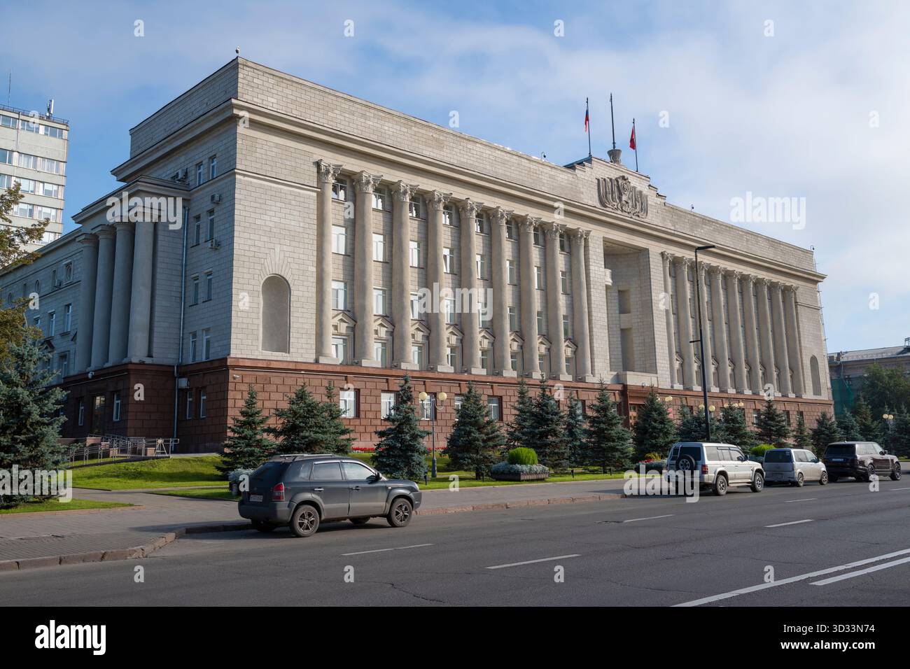 KRASNOÏARSK, RUSSIE - 12 SEPTEMBRE 2025 : Maison des Soviets (bâtiment du gouvernement et de l'Assemblée législative du territoire de Krasnoïarsk) à Septe Banque D'Images