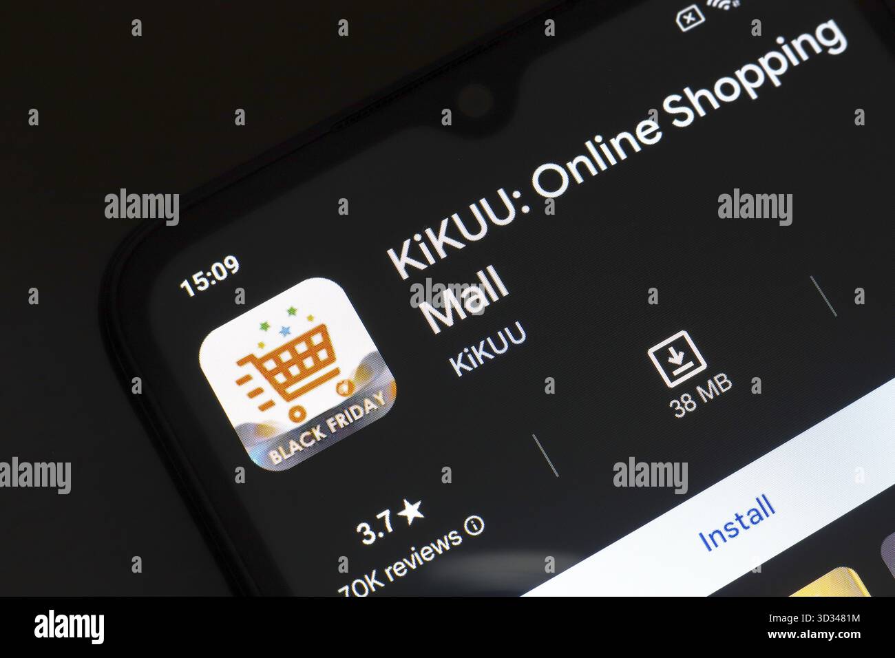 8 novembre 2024, Brésil. Dans cette illustration photo, le logo de l'application KiKUU : Online Shopping Mall est affiché sur l'écran d'un smartphone Banque D'Images